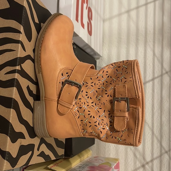 Boots - Picture 2 of 2